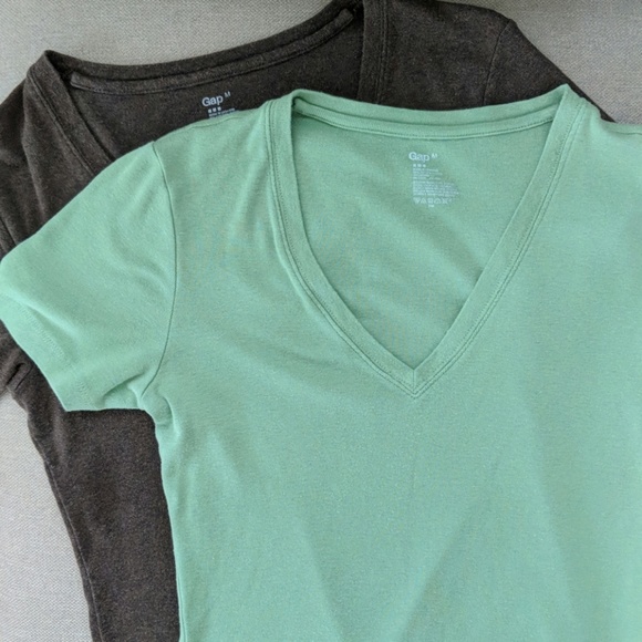 Two V Neck Gap T-shirts - Picture 1 of 4